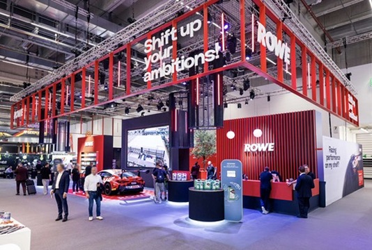 Messestand der Firma ROWE Mineralölwerk GmbH auf der Automechanika Messe Frankfurt
